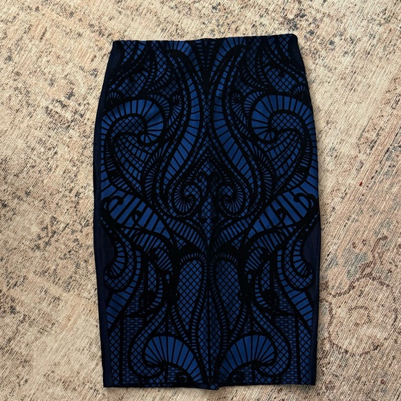Black and Blue pattern pencil skirt - Picture 1 of 2